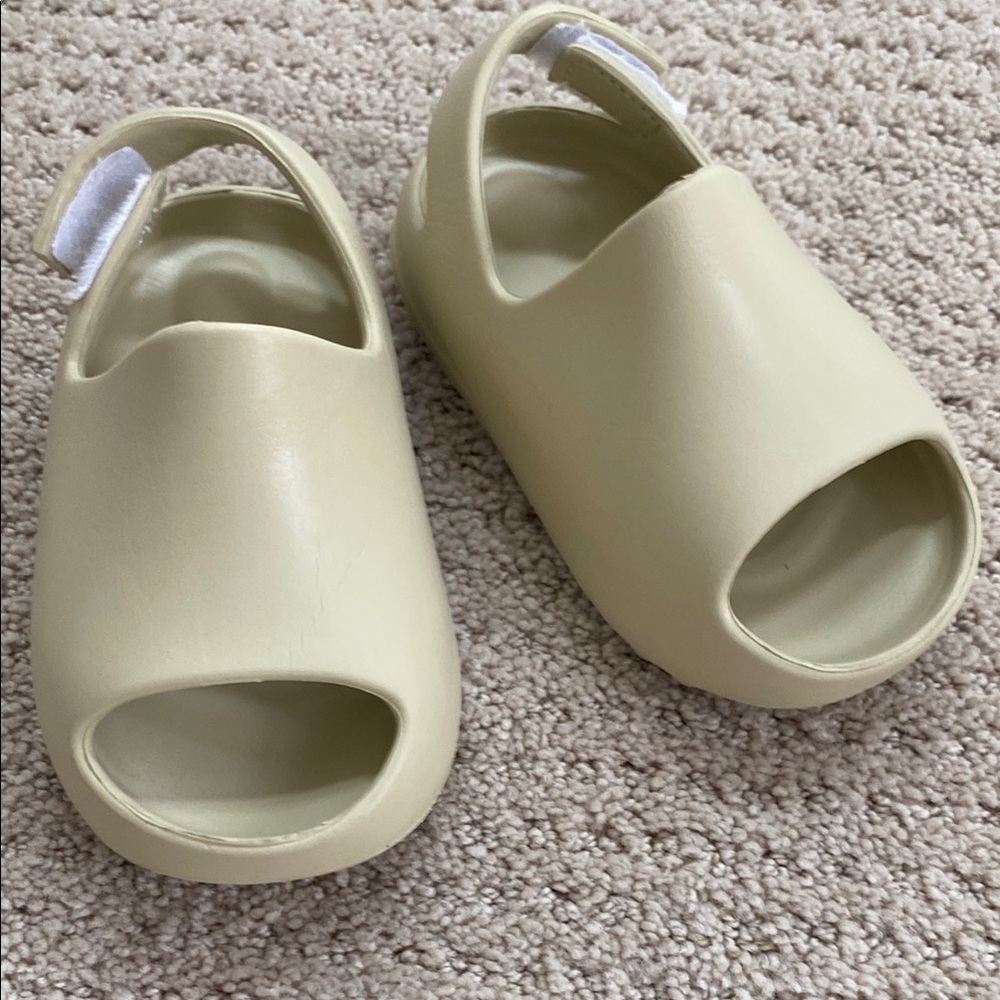 Toddler slides Beige Slip-On Shoes, 7